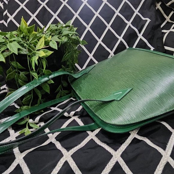 VV Good Used Condition Authentic Louis Vuitton Epi Leather Shoulder Bag - Picture 9 of 16